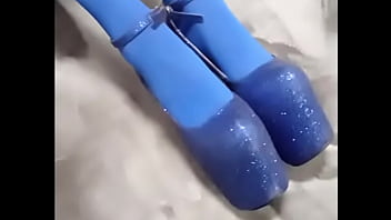 Sexy laura in heels waiting to be fucked