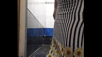 Yola yolandy se mete la mano al culo y se chupa los dedos