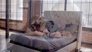 Kayla paige & julia ann finger fuck each other in cunnilingus session