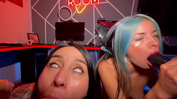 Competencia de quien chupa mejor una verga anita miller