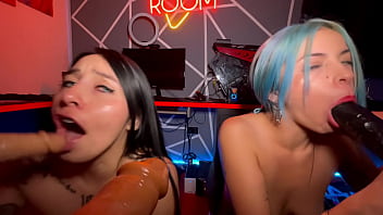 Competencia de quien chupa mejor una verga anita miller