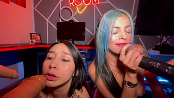 Competencia de quien chupa mejor una verga anita miller