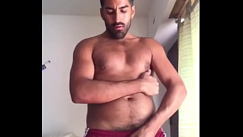 Muestra Su Enorme Verga Gruesa thumbnail