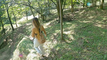 Mamada pov en un parque público Mamada pov en un parque público