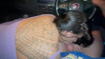 Levo multa por estar dirigindo e alguém estar chupando minha rola comente