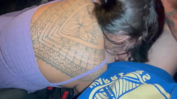 Levo multa por estar dirigindo e alguém estar chupando minha rola comente