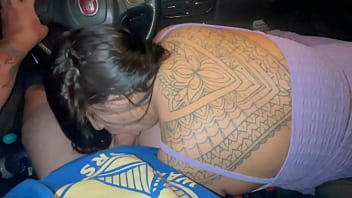 Levo multa por estar dirigindo e alguém estar chupando minha rola comente