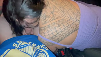 Levo multa por estar dirigindo e alguém estar chupando minha rola comente