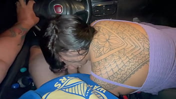 Levo multa por estar dirigindo e alguém estar chupando minha rola comente