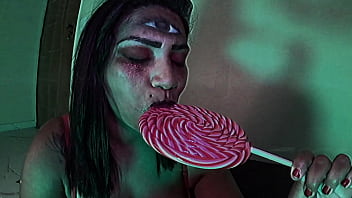 A bruxinha cheia de tesão fez magia erotica para fuder seu bucetão