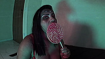 A bruxinha cheia de tesão fez magia erotica para fuder seu bucetão