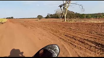 Putinha casada sai da academia pra fuder no pelo no meio do mato