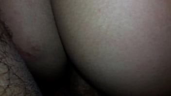 Haciendole la colita