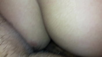 Haciendole la colita