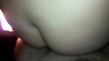 Haciendole la colita