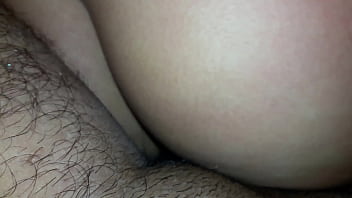 Haciendole la colita