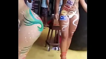 Saveiro com rabudas dançando