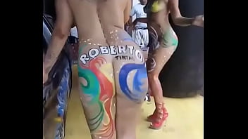 Saveiro com rabudas dançando