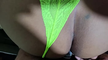 Enteada é flagrada tirando fotos por seu padrasto e acaba sendo fudida por ele