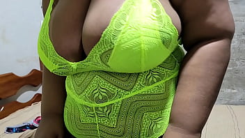 Enteada é flagrada tirando fotos por seu padrasto e acaba sendo fudida por ele