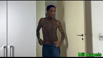 Fingi que errei o buraco só pra meter no cuzinho virgem da magrinha