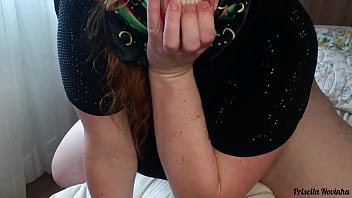 Madrasta é pega se masturbando com plug no cu