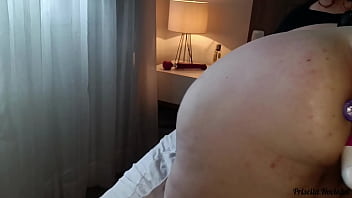 Madrasta é pega se masturbando com plug no cu Madrasta é pega se masturbando com plug no cu