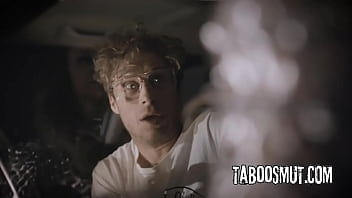 Geeky conspiracy theorist analed by female extra terrestrial