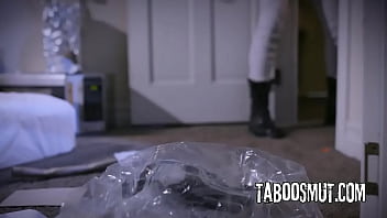 Geeky conspiracy theorist analed by female extra terrestrial