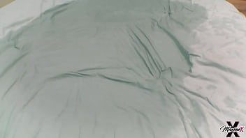 Pervy nympho maxine x makes lucky mugur swallow her pussy juice