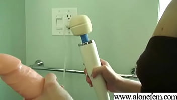 Freak amateur girl insert toys in her pussy movie 27