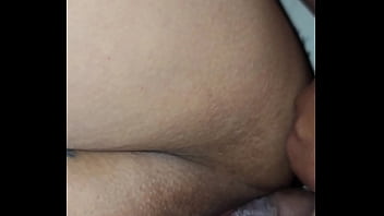 La muy puta enseñando su culo