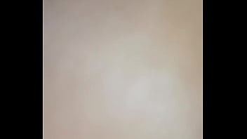 La muy puta enseñando su culo