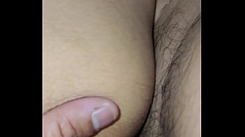 La muy puta enseñando su culo