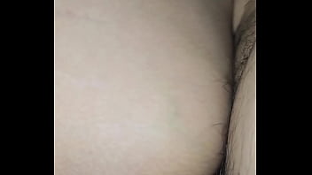 La muy puta enseñando su culo