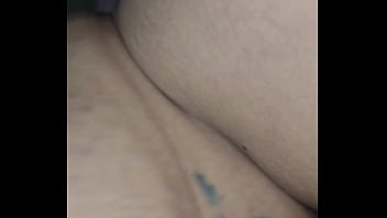 La muy puta enseñando su culo