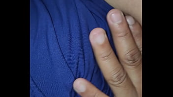 La muy puta enseñando su culo