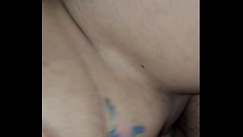 La muy puta enseñando su culo