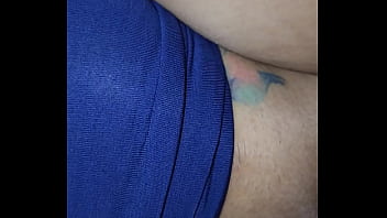 La muy puta enseñando su culo