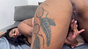 Meu primo sempre quis me fode dessa vez não resisti ele fodeu gostoso a minha buceta e meu rabo com vontade