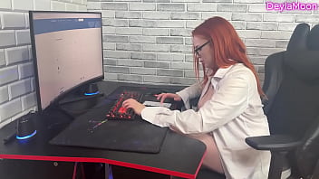 Nonton My Stepmother Woke Me Up While She Was Working And Taught Me Trading. Sexy Work Atmosphere.:s1e26 thumbnail