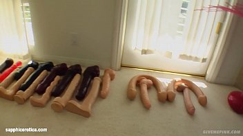 Givemepink part of sapphix present alexis love masturbating