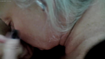 Older chubby tutumilf enjoys a mouthful