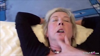 Reife tante vom neffen beim wichsen überrascht und von jungspund dann gefickt Reife tante vom neffen beim wichsen überrascht und von jungspund dann gefickt
