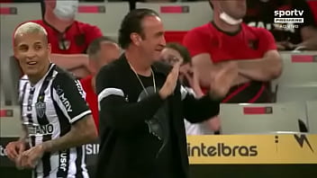 Hulk enraba poodles sem dó nenhum