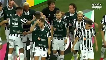 Hulk enraba poodles sem dó nenhum