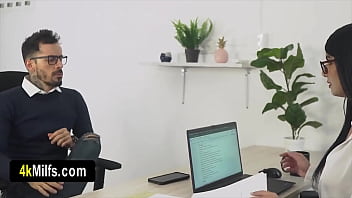 Her office leader needs to empty dat cock