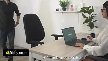 Her office leader needs to empty dat cock