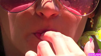 Bikini pops "sugar baby"