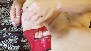 Milf masturbation and toe sucking orgasms